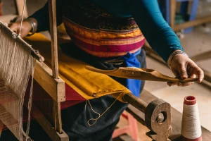 Lo sviluppo sostenibile salva l’antica tessitura di Mai Chau