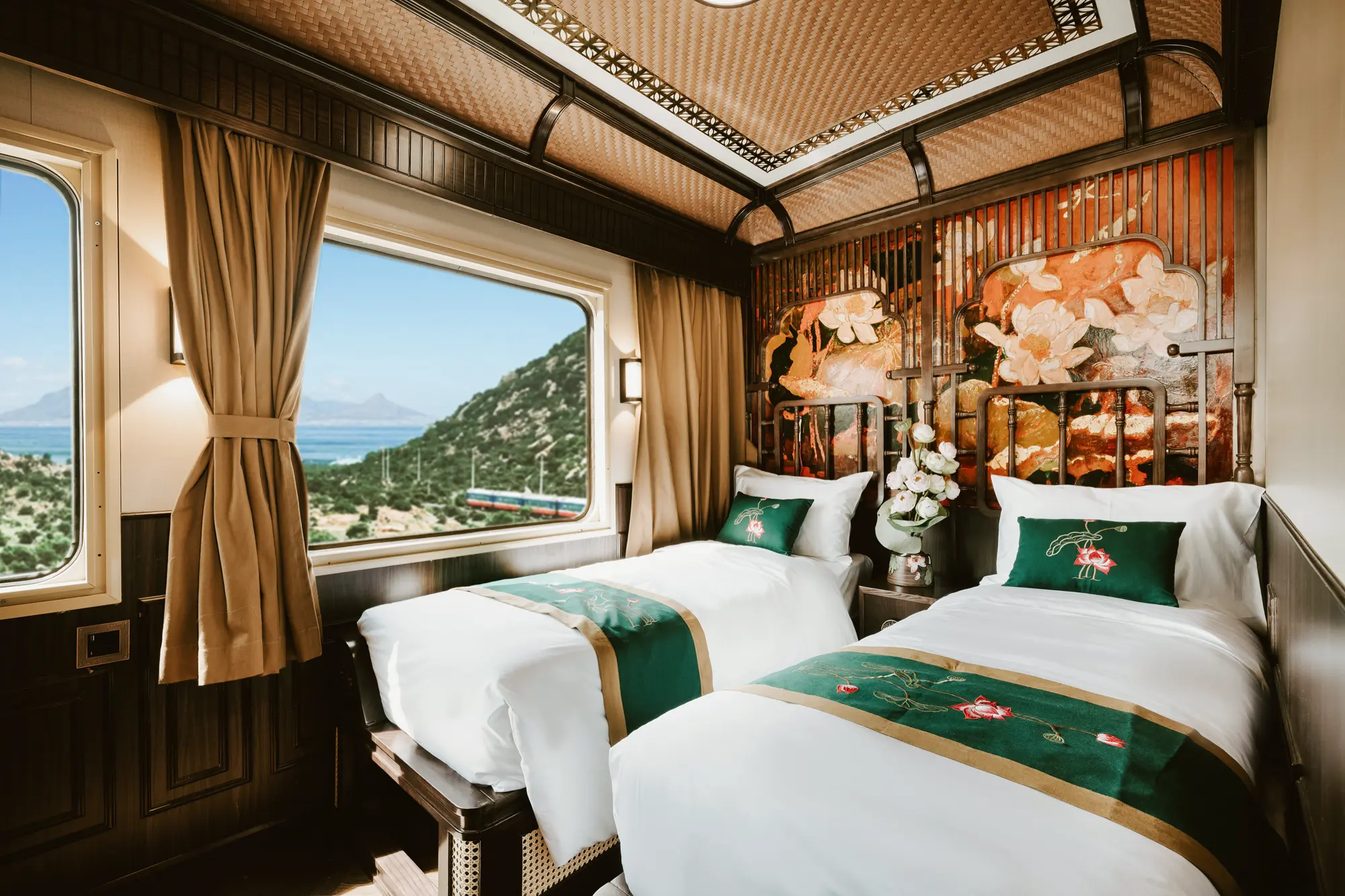 sjourney twin cabin