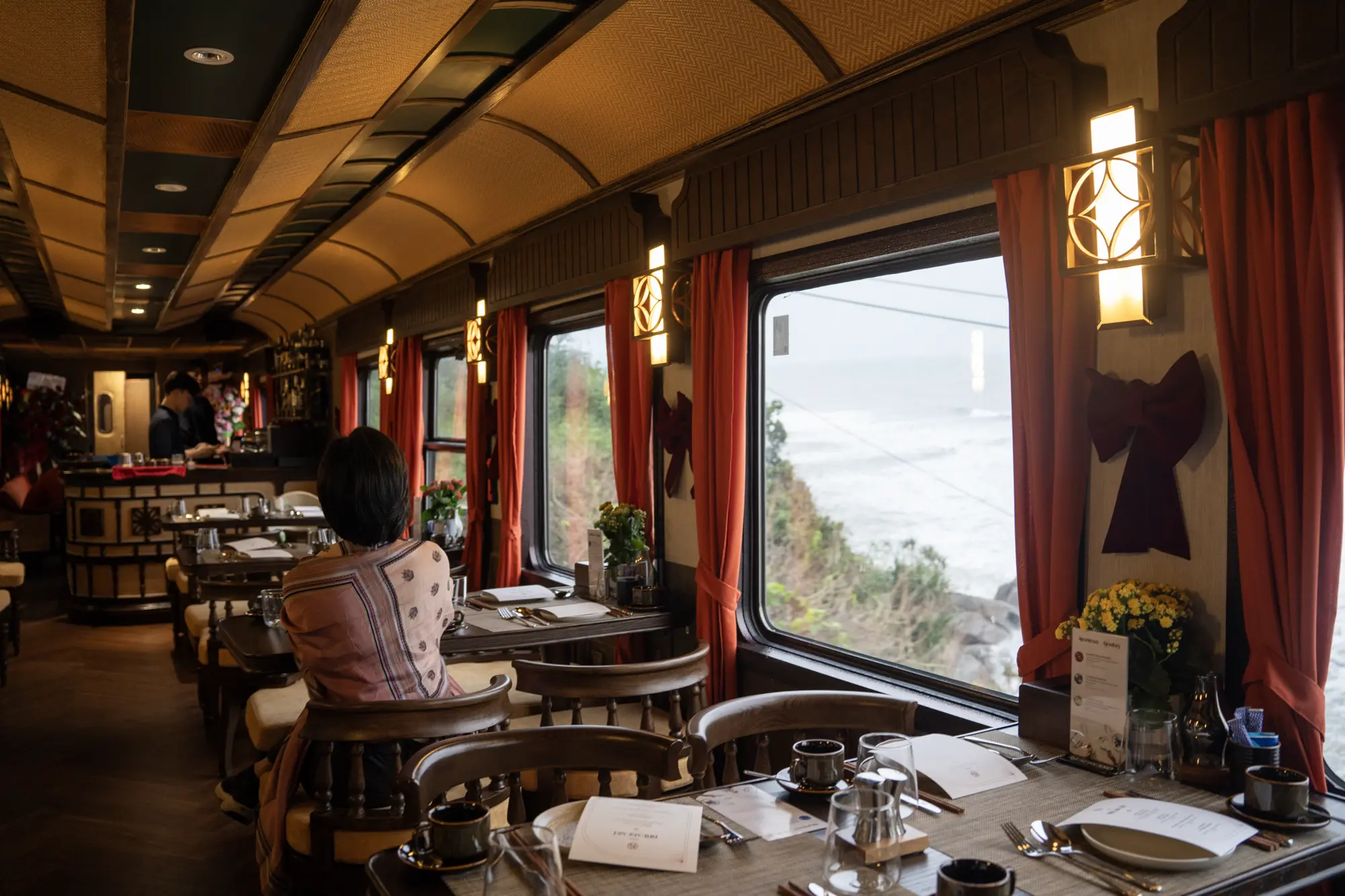 sjourney bistro car